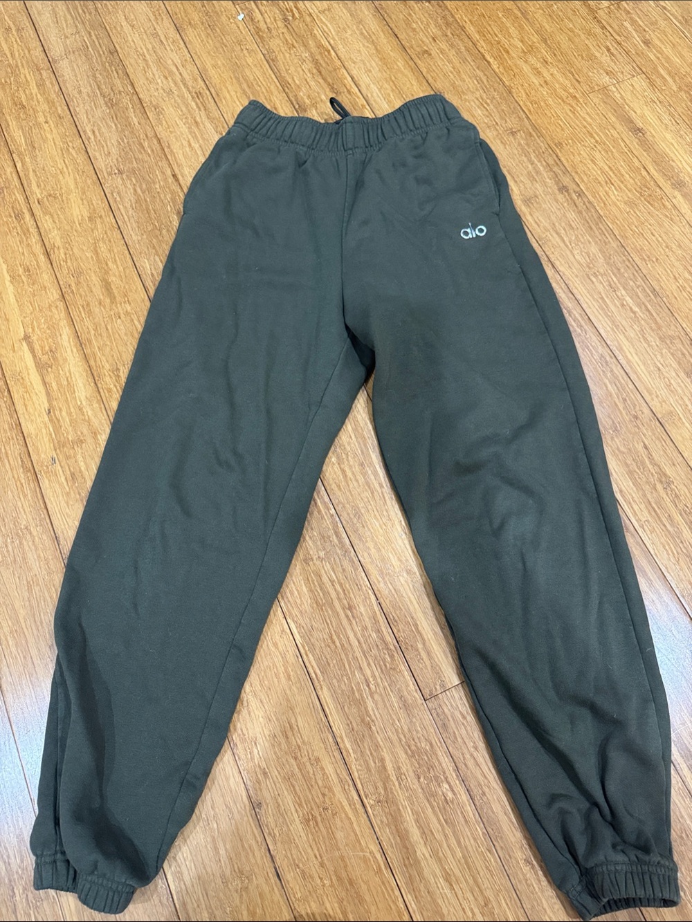 Alo yoga accolade Olive Green sweatPants
